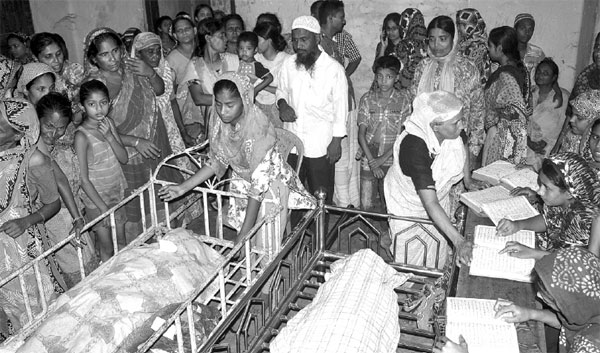 23 killed in stampede at factory
