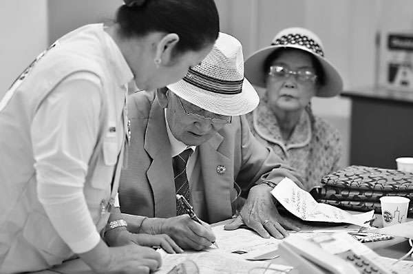 Talks resume on family reunions
