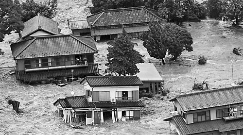 Over 100,000 flee flooding north of Tokyo