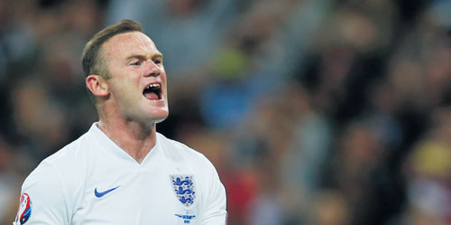 Rooney aims to steal spotlight from Martial