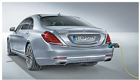 Mercedes-Benz looks to finish the year strong