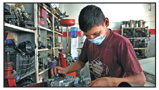 Syrian children become families' breadwinners