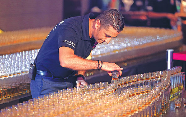 Dubai seeks world record glory