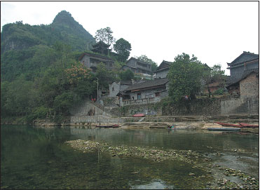 Memories of protected Miao village inspire travelers