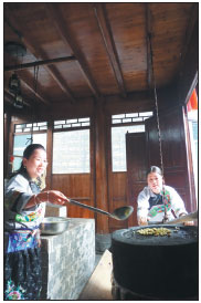 Memories of protected Miao village inspire travelers
