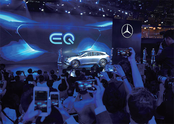 Mercedes-benz year of innovation setting the pace for future growth