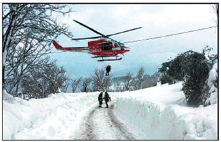 30 missing in Italy after avalanche buries hotel