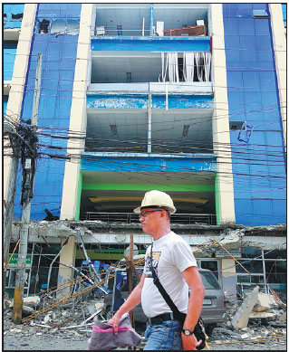 Aftershocks rock Philippines quake city