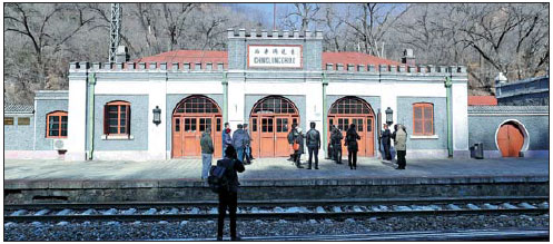 Qinglongqiao stationmaster follows in father's footsteps at 100-year-old building