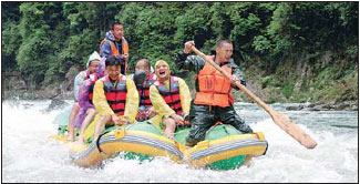 Dongjiang Lake offers aquatic adventures