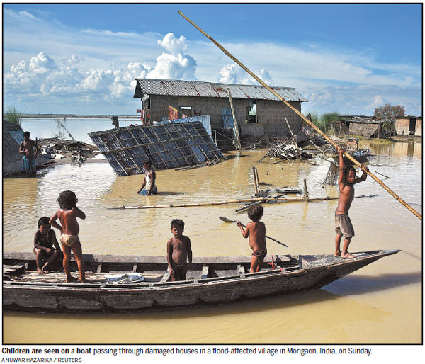 At least 800 killed in South Asia floods