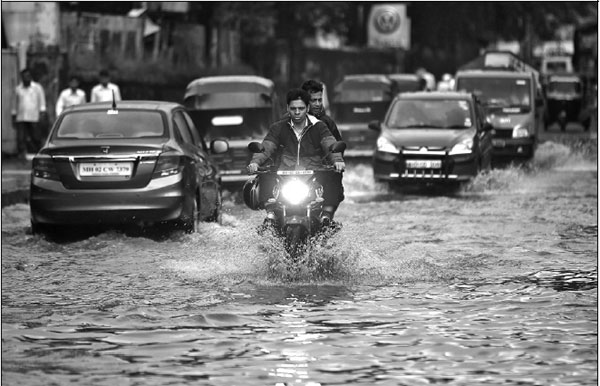 Heavy rains bring chaos back to Mumbai