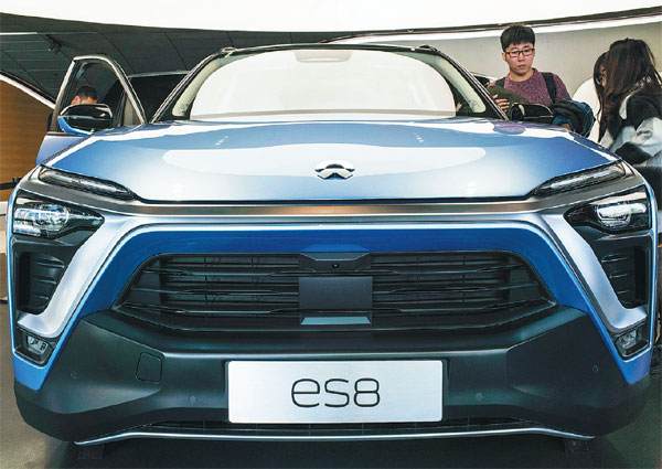 Internet firms zoom into smart vehicle market