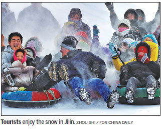 Icy cold snap fails to deter hot springs, winter tourists from south