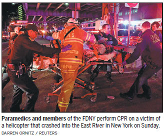 5 dead as helicopter plunges into NY river
