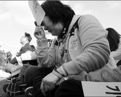 S. Koreans mourn for victims of Sewol sinking