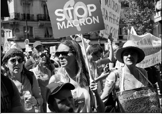 Tens of thousands rally at Paris protest over reforms