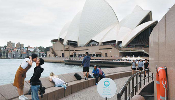 Chinese mainland takes top spot for visitors to Australia