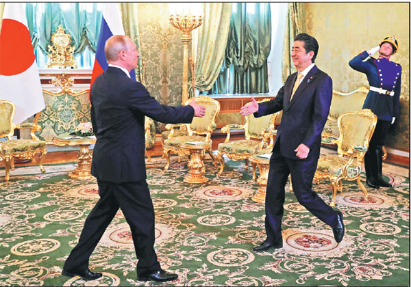 Putin, Abe agree to keep working on peace treaty