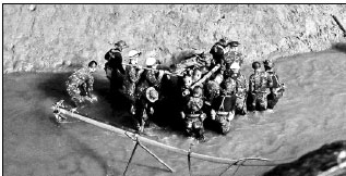 Lull in rain allows Thailand cave rescue to pick up pace