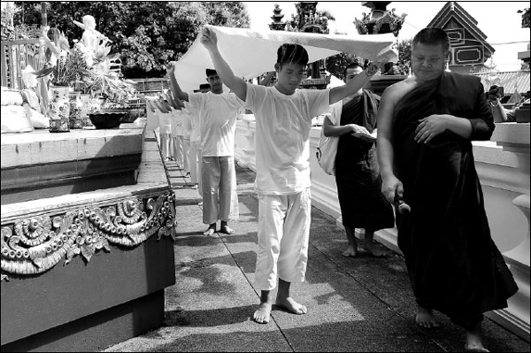 Cave boys to ordain as Buddhist novices