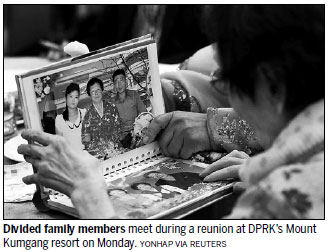 Hundreds of family members reunited