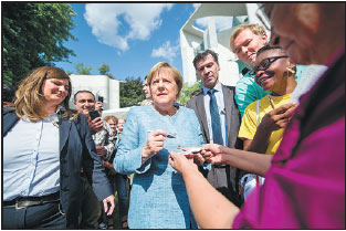 Lawmakers propose national service for Germans, migrants