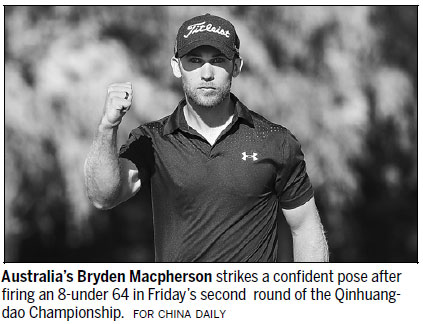 Red-hot putter puts Macpherson ahead of pack