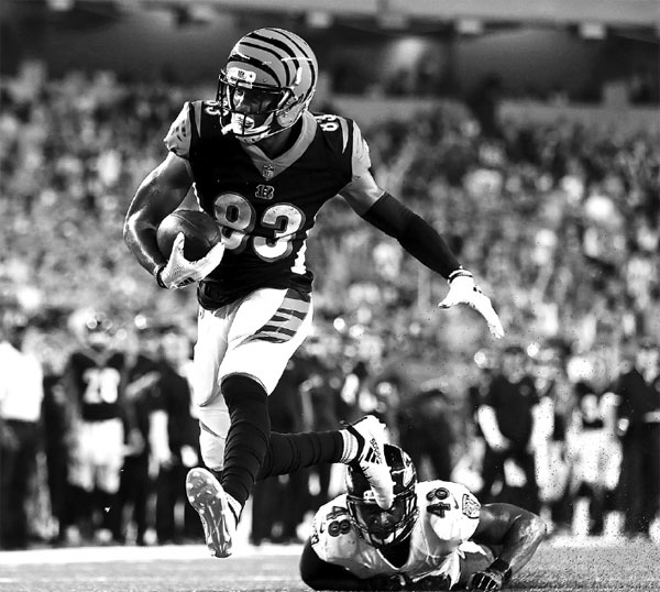 Dalton grabs the glory, but Green writes the story for surging Bengals