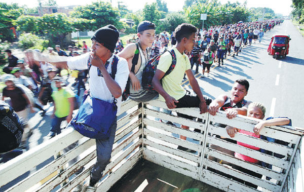 Caravan pushes deeper into Mexico