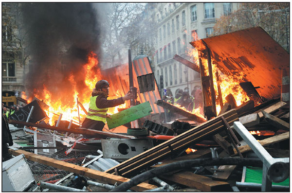Violence on the Champs-Elysees as protesters rage against taxes, Macron