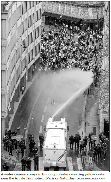 Paris cleans up after another day of violence
