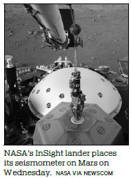 Mars lander sets first quake monitor