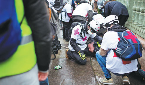 'Yellow vest' injuries spark legal challenge in France