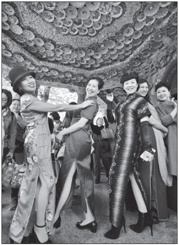 Master dressmaker keeps ancient tradition alive
