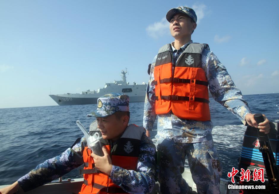 中国海军昼夜出动搜索马航失联航班
