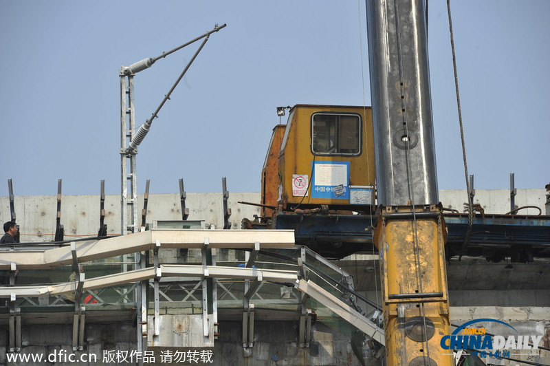 重庆一施工现场发生架桥机脱落 导致在建铁路桥梁受损