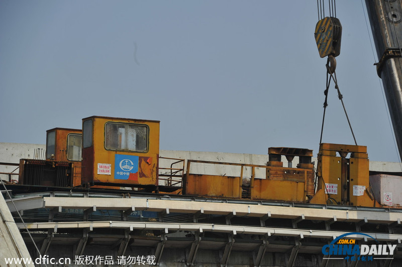 重庆一施工现场发生架桥机脱落 导致在建铁路桥梁受损