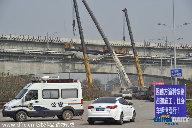 重庆一施工现场发生架桥机脱落 导致在建铁路桥梁受损