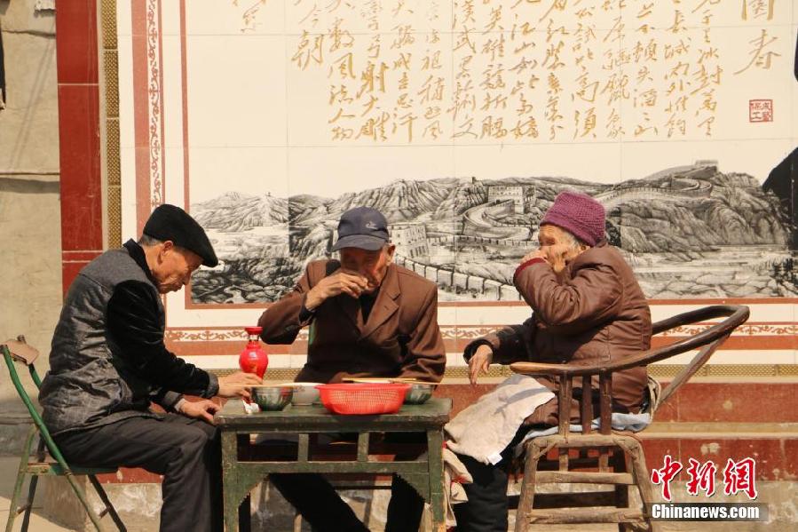 多少年成“化石婚”？百岁老人84年恩爱相濡以沫