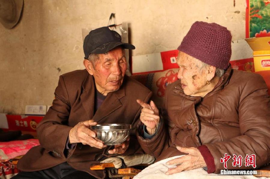 多少年成“化石婚”？百岁老人84年恩爱相濡以沫