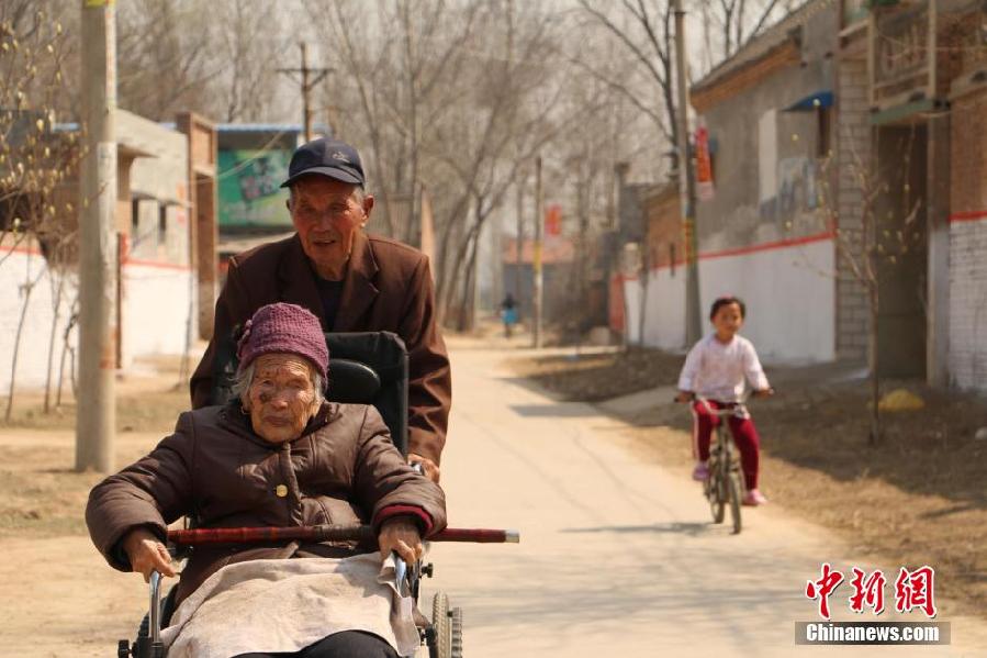 多少年成“化石婚”？百岁老人84年恩爱相濡以沫