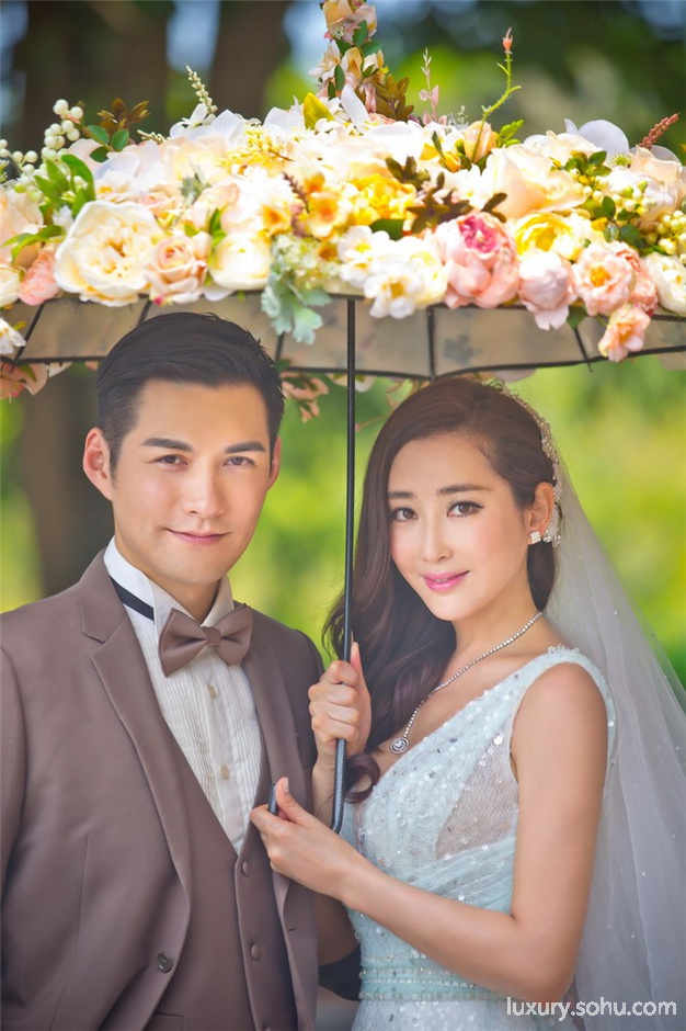 严屹宽杜若溪巴厘岛完婚 大晒婚戒秀甜蜜