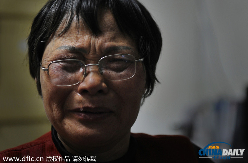 图片故事：武汉“快递奶奶”艰辛的还债路