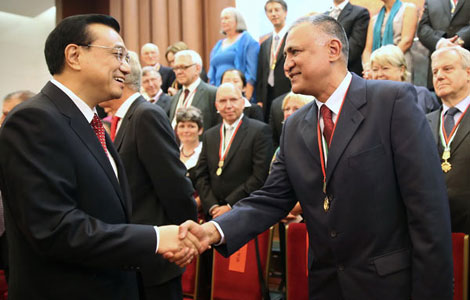 Li praises foreign experts for contribution