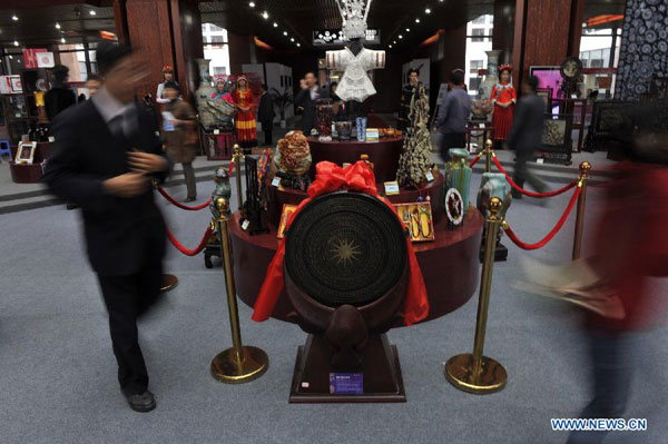 Competition showcasing handmade craftwork held in Guiyang