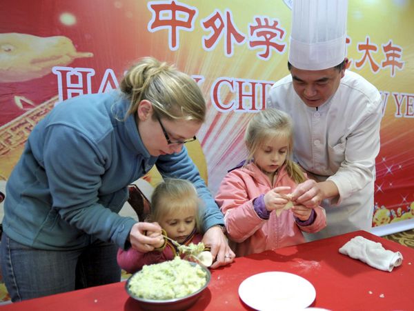 Overseas students celebrate Chinese New Year