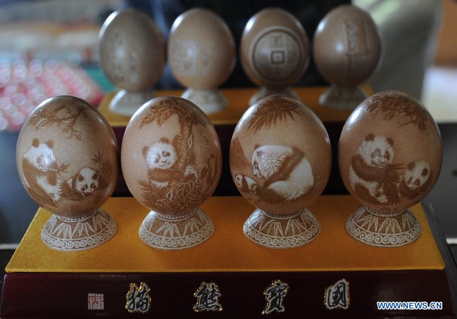 Egg carving handicrafts made by Chinese villager