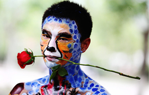 Eye-catching bodypainting