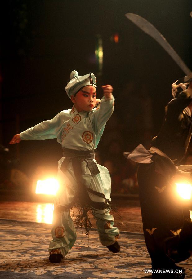 Little amateurs perform Peking Opera in Tianjin